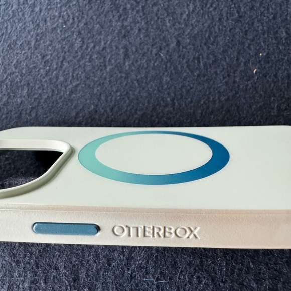 OtterBox - Ultra-Slim iPhone 13 Pro Case - Made for Apple MagSafe - Picture 3 of 4